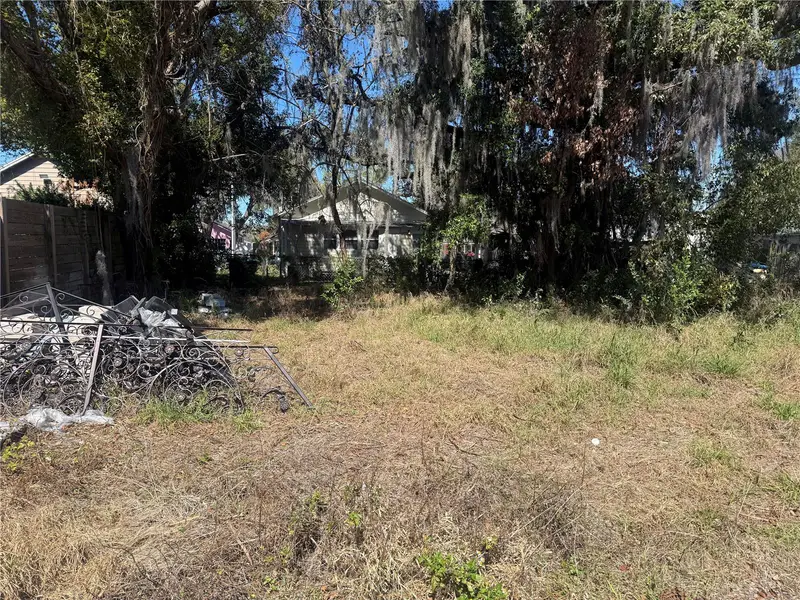 669 W Comstock Ave, FL
