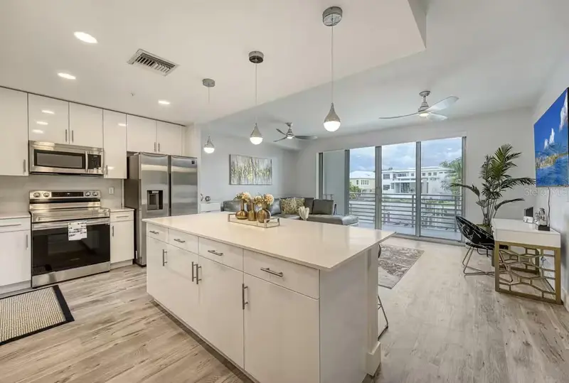 1709 N Tamiami Trl #220, FL