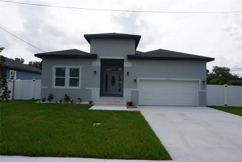 12572 Tree St, FL
