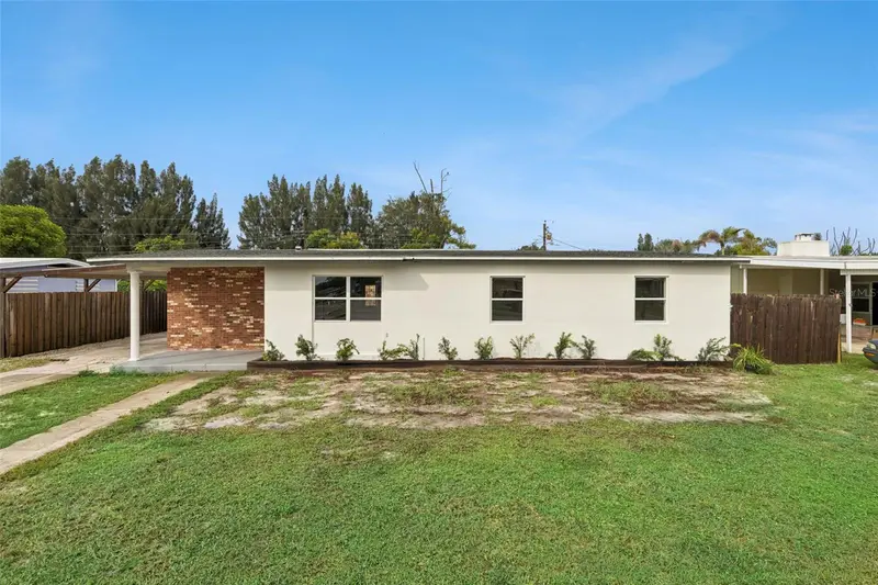 1061 Bianca Dr Ne, FL