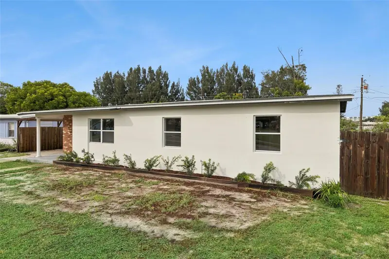 1061 Bianca Dr Ne, FL