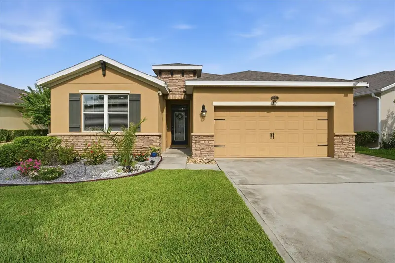 632 E Victoria Trails Blvd, FL