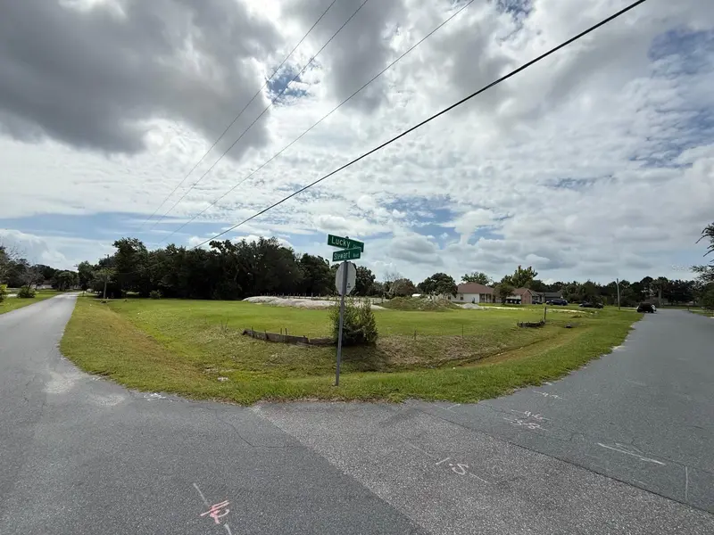 2965 Lucky Cir, FL