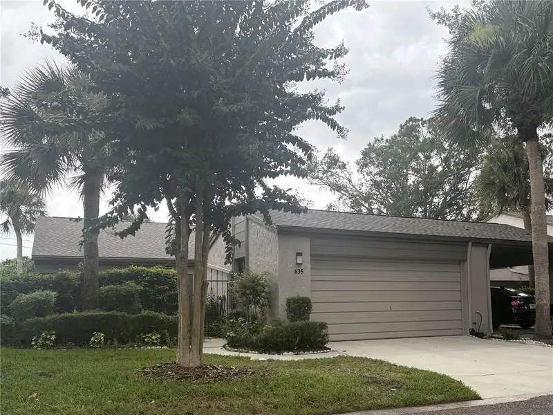 635 Woodridge Dr, FL
