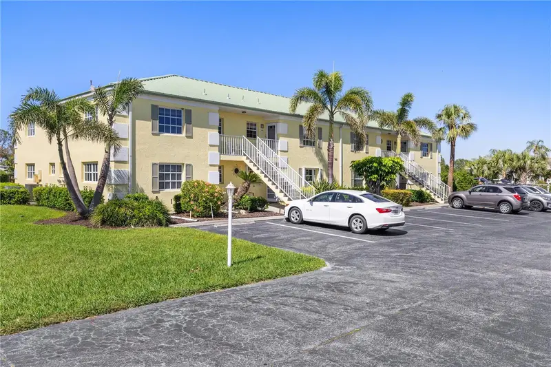 942 Capri Isles Blvd #105, FL