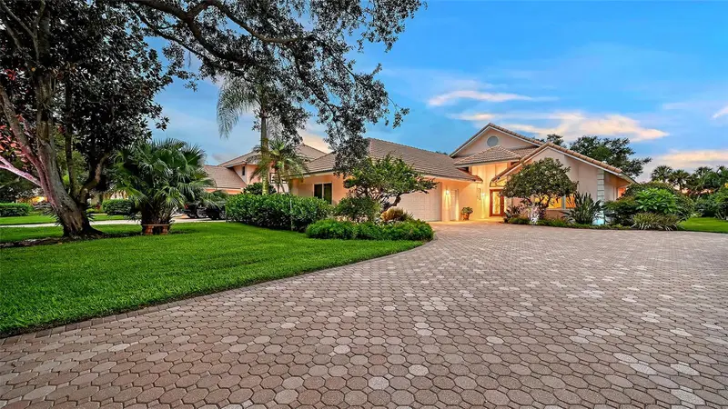 5476 Golf Pointe Dr, FL