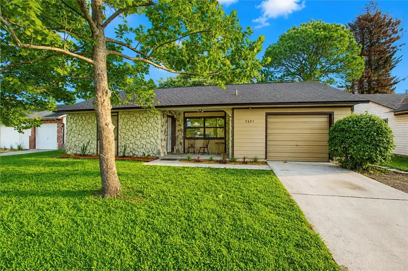 Lee Vista listing