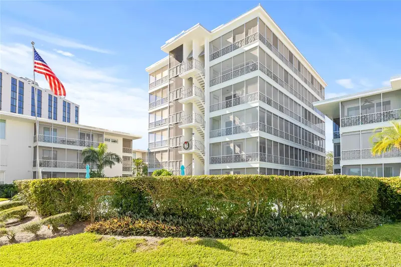 1012 N Shore Dr Ne #14, FL