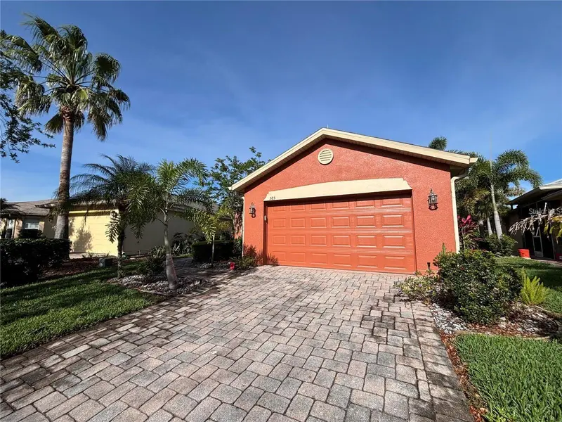 585 Grand Canal Dr, FL