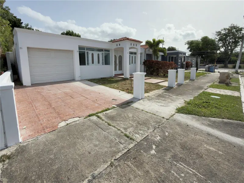 O-12 Principal Extension Jardines De Santa Isabel, PR