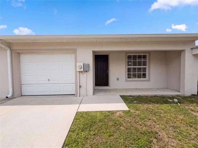 37209 Grassy Hill Ln, FL