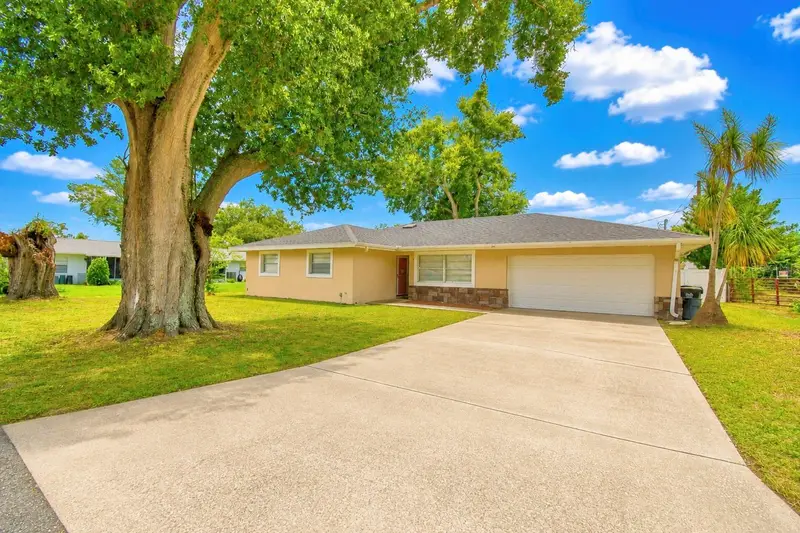 105 Byron Pl, FL