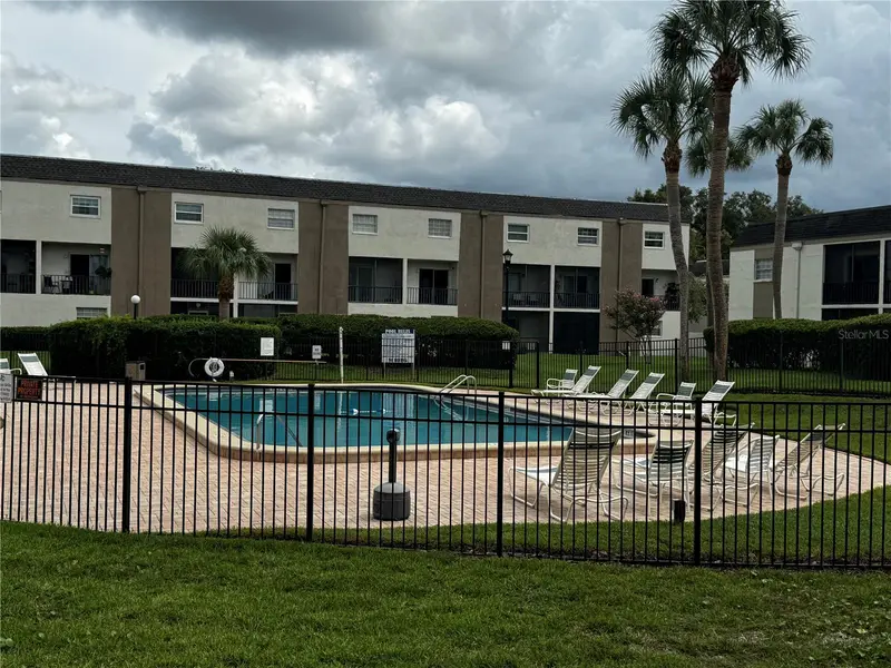 706 Oakgrove Dr #114, FL