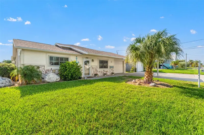 3339 Poinsettia Dr, FL
