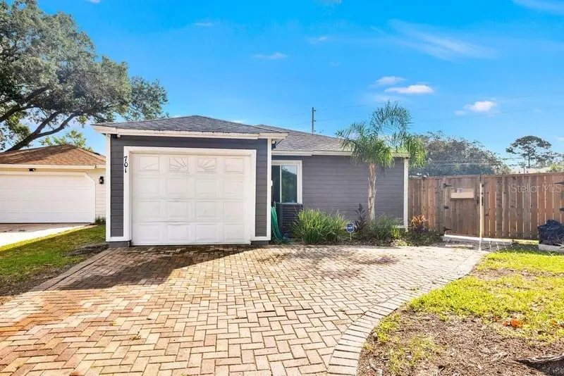 701 Ashley Ln, FL