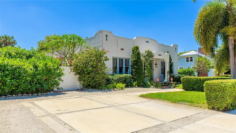2327 7th Ave W, FL