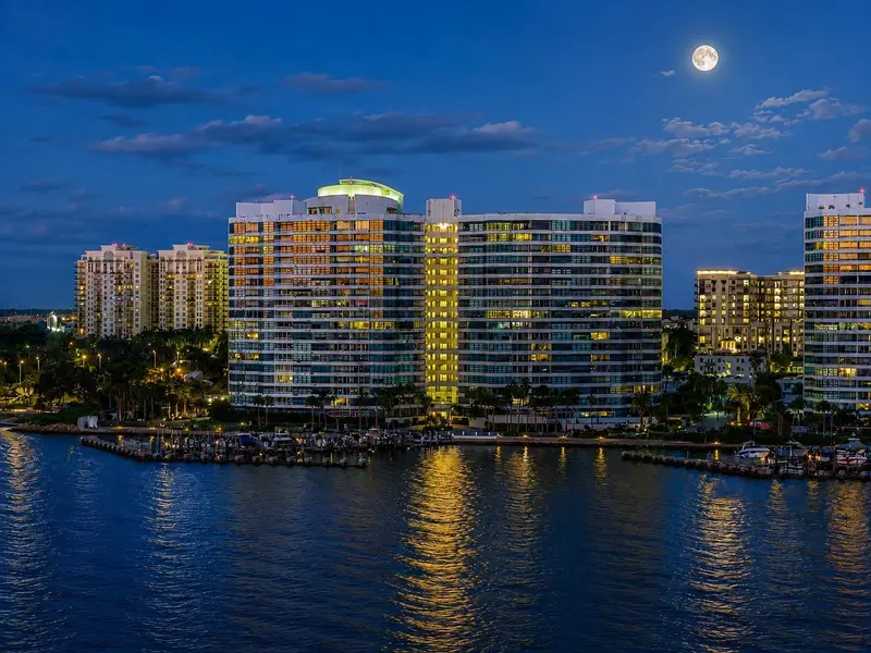 988 Blvd Of The Arts #109, FL
