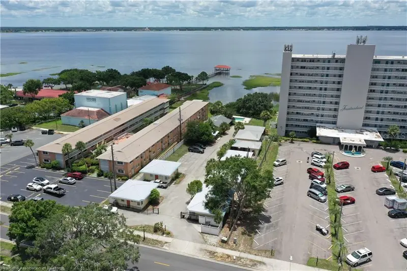 2121 Lakeview Dr, FL