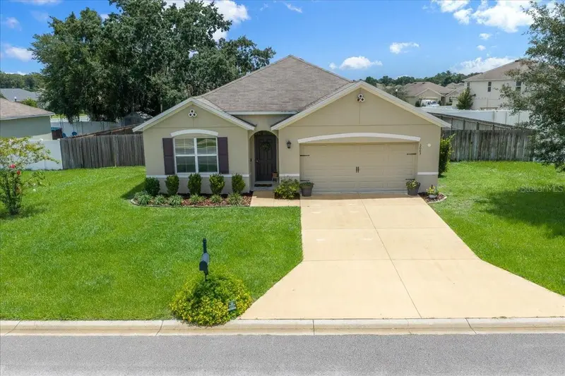 3063 Ne 42nd Rd, FL