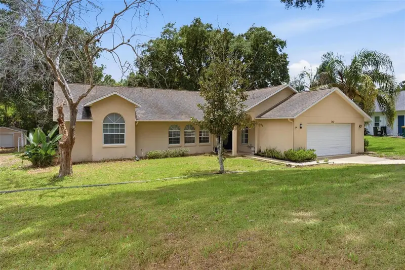 742 Woodview Dr, FL