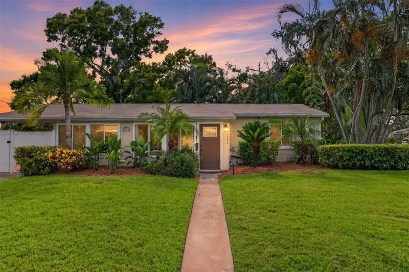 4392 Walnut St Ne, FL