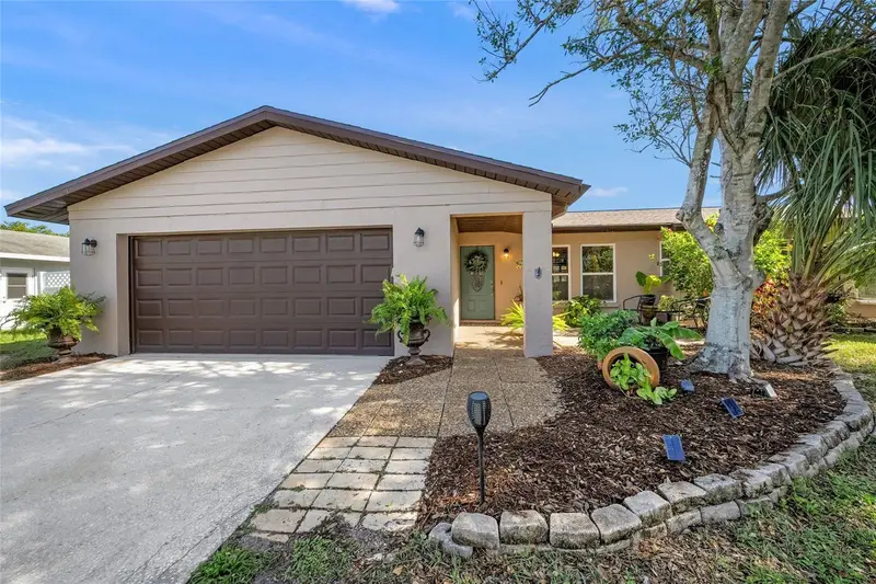 911 Southern Pine Ln, FL