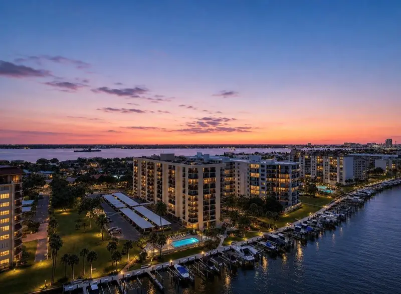 690 Island Way #501, FL