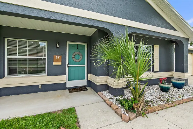 17 Pinelark Ln, FL