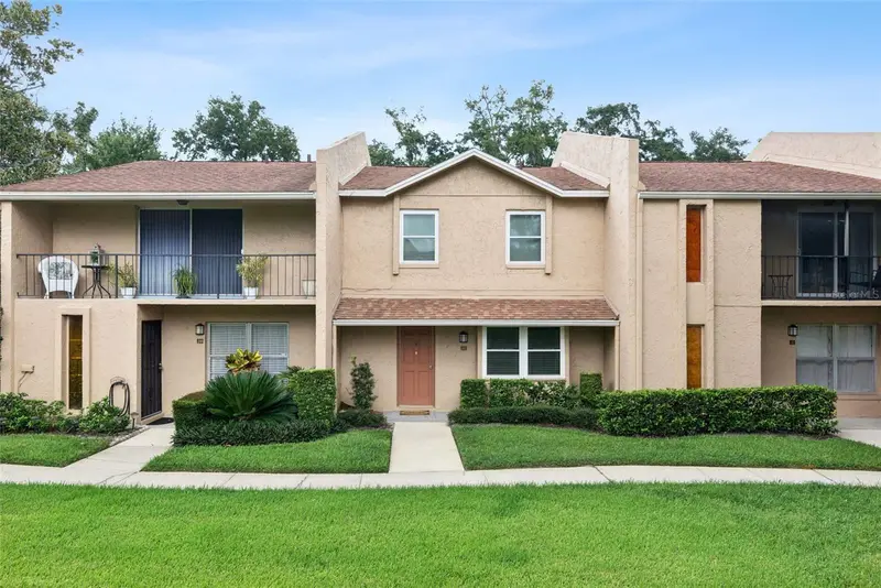 820 Park Lake Cir #11, FL