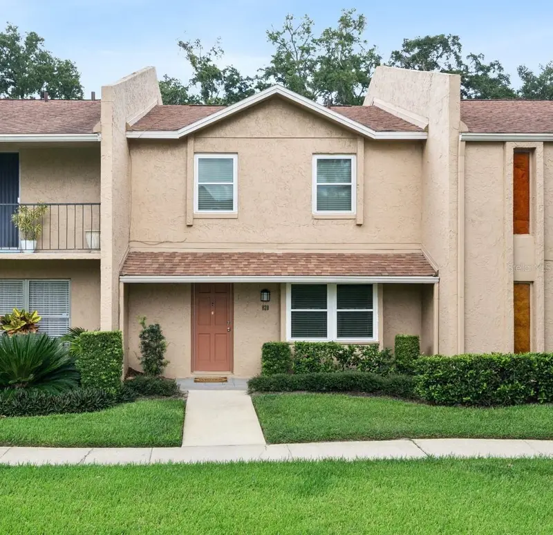 820 Park Lake Cir #11, FL