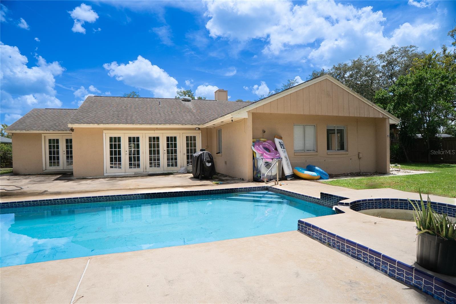 304 Shadow Oak Dr, FL
