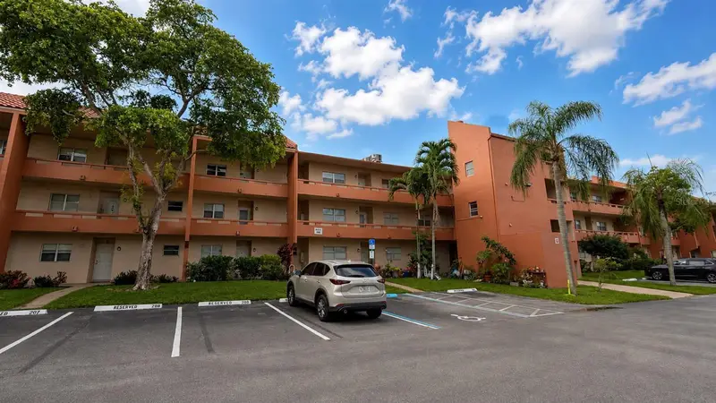 8810 W Mcnab Rd #303, FL