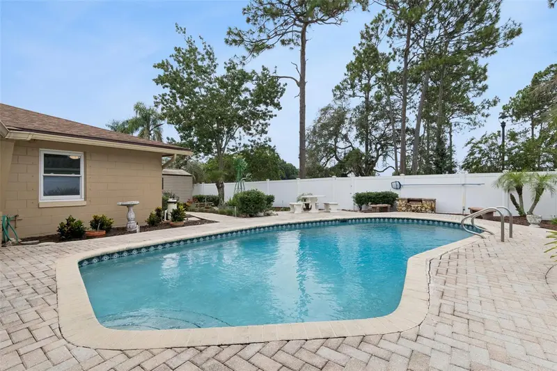 1391 Avalon Blvd, FL