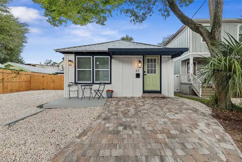 63 Oneida St, FL