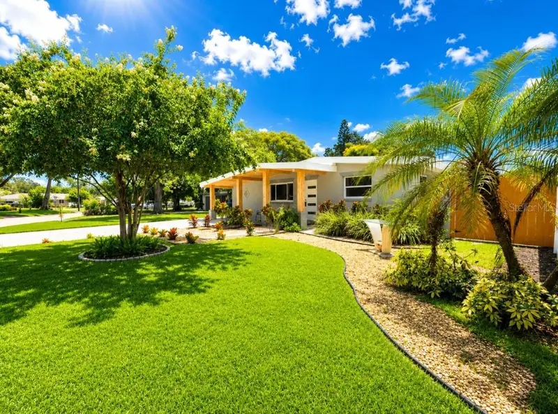 138 Davison Ave Ne, FL