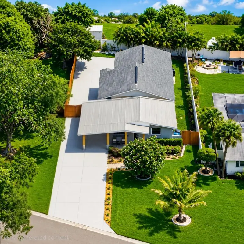 138 Davison Ave Ne, FL