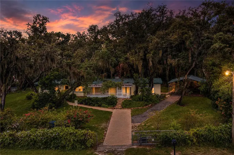 490 Twin Lakes Blvd, FL