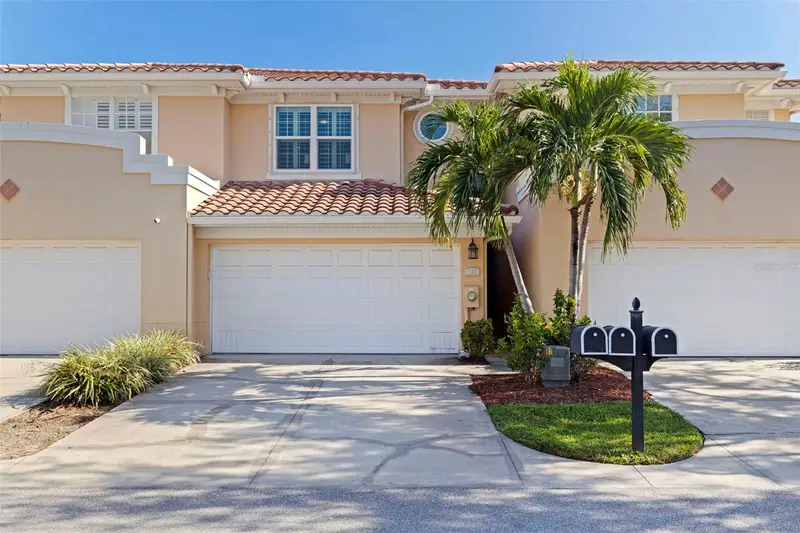 123 Valencia Cir, FL