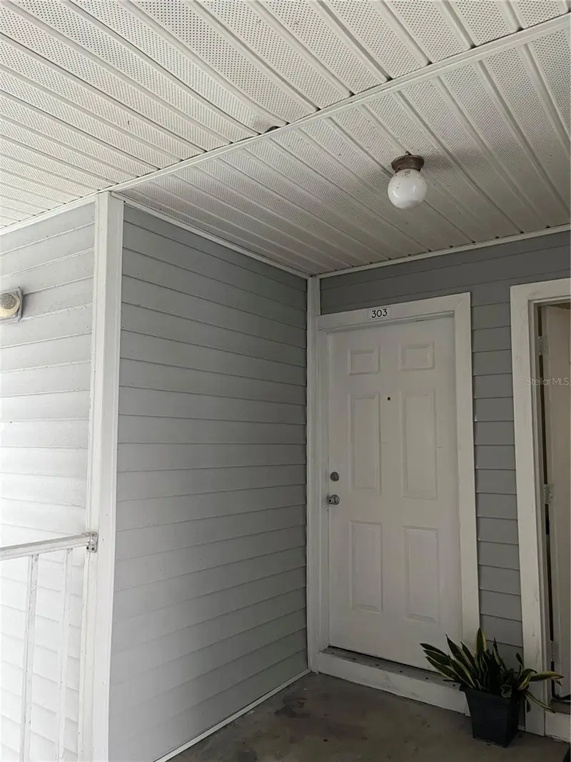 1205 Bermuda Lakes Ln #303, FL