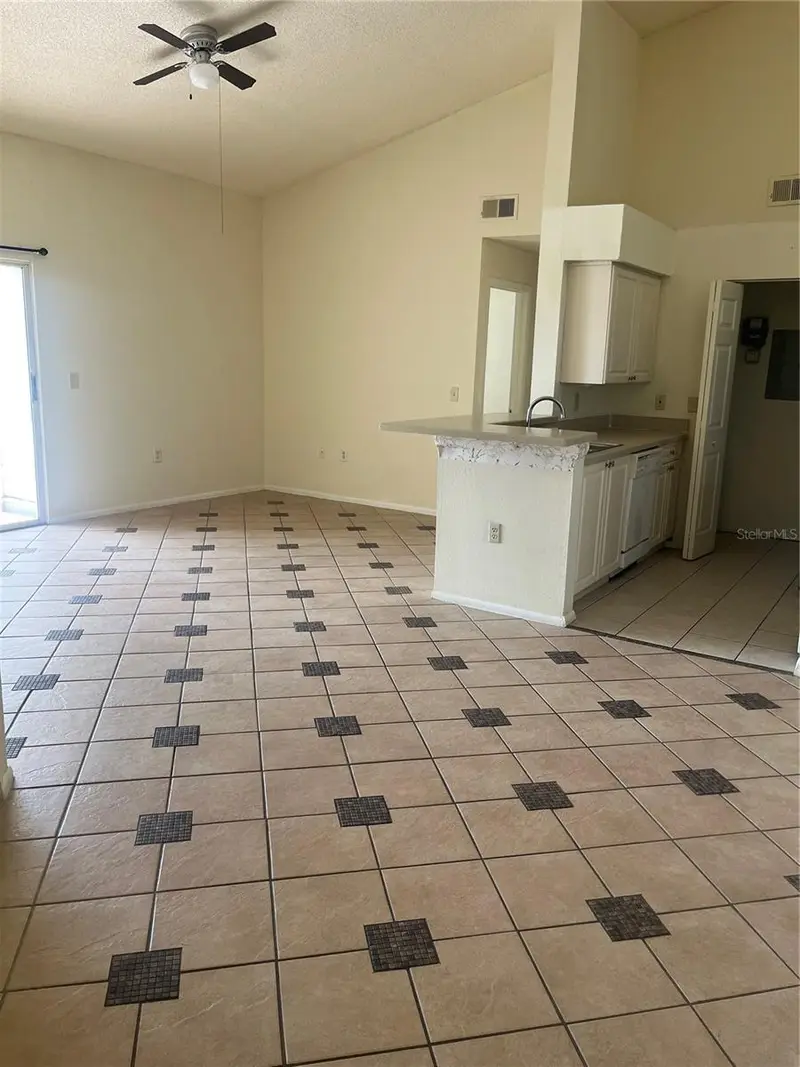 1205 Bermuda Lakes Ln #303, FL