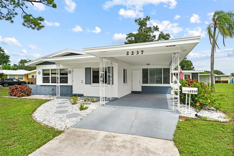 2237 2nd Ave E, FL