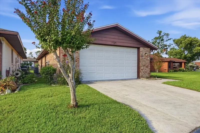 478 Lake Carolyn Cir, FL