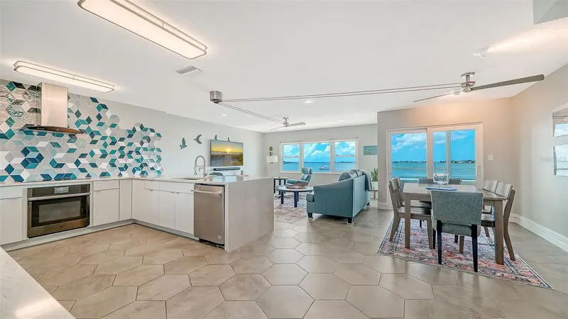 400 Golden Gate Pt #22, FL