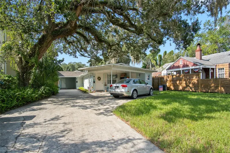 212 E Harvard St, FL