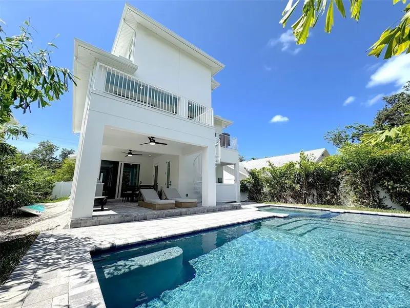 1647 Siesta Dr, FL