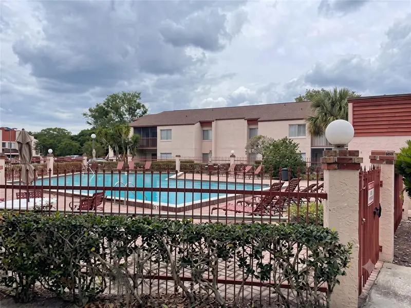4322 Lakeway Dr #13f, FL