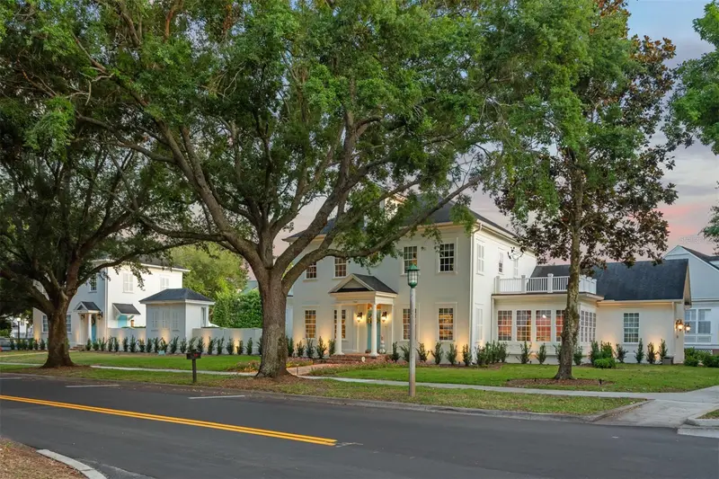 706 Golfpark Dr, FL