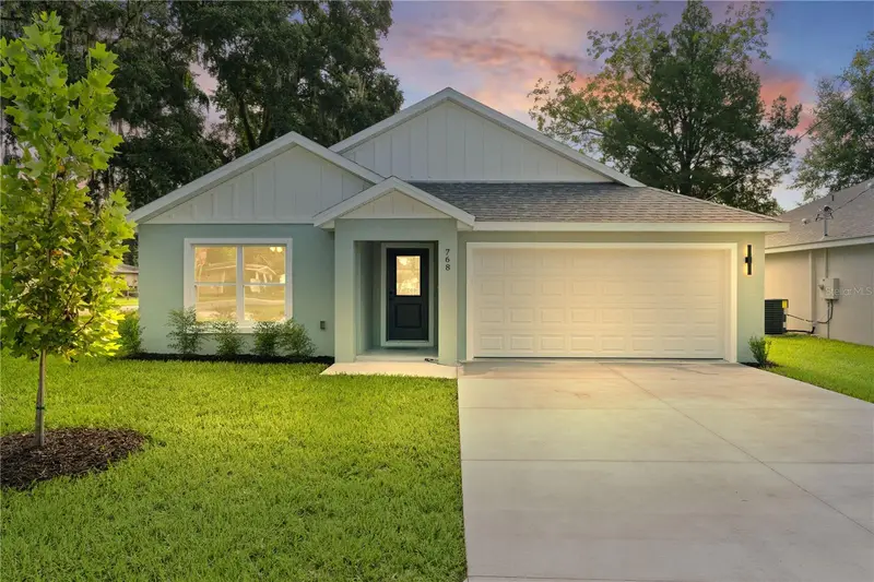 768 Powell St, FL