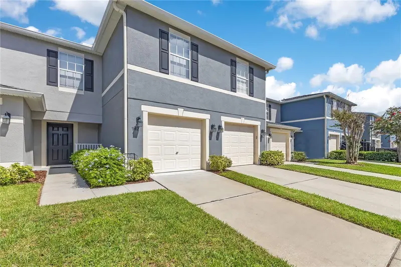 942 Coquina Rock St, FL
