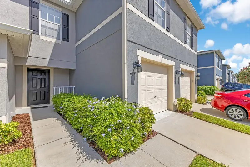 942 Coquina Rock St, FL